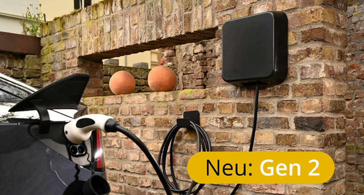 
                              Photo cFos Wallbox on brick wall
                           