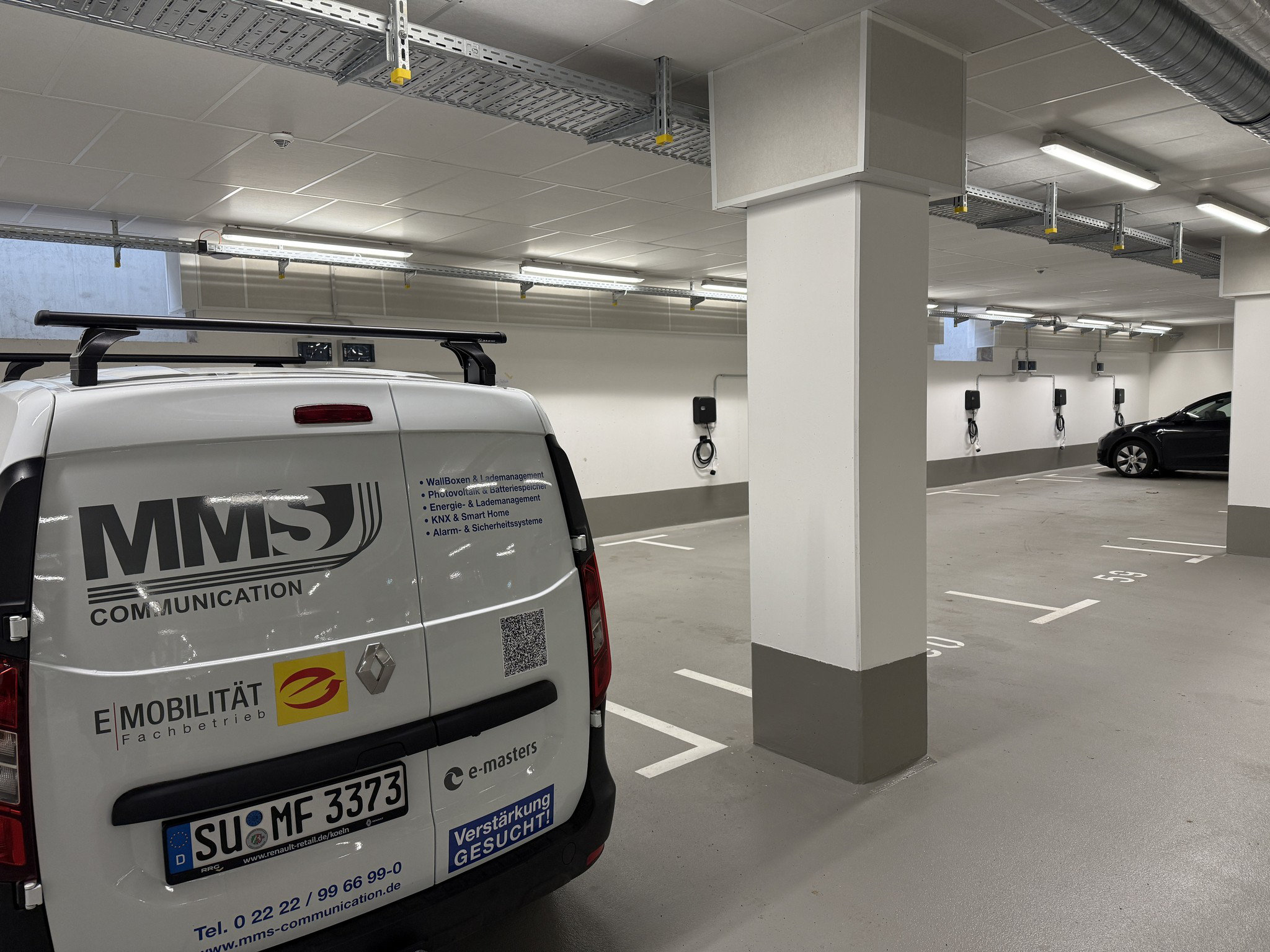 
                                 Parkgarage mit 25 cFos Power Brain Wallboxen - Foto 4
                              